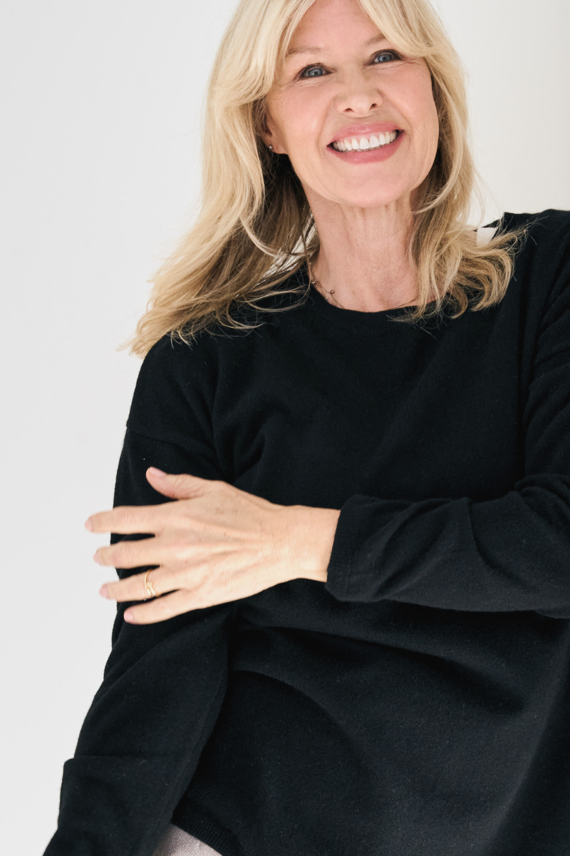 Cashmere Black Crew Jumper - Cara Cashmere
