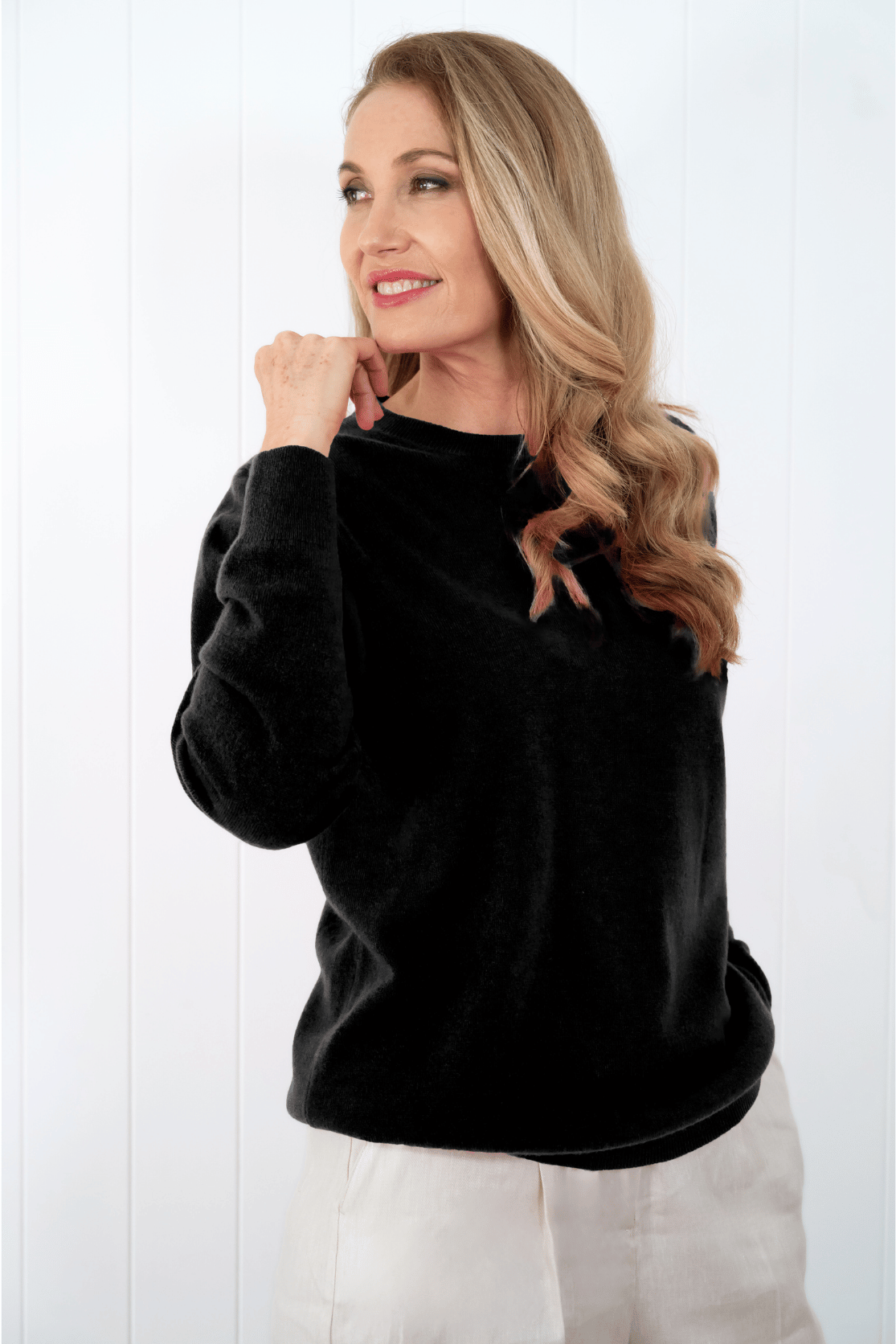 Classic Cashmere Crew Jumper - Black - Cara Cashmere