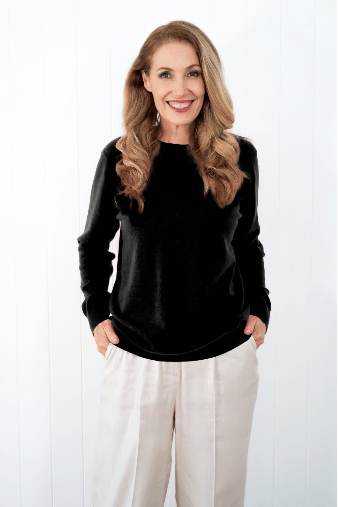 Classic Cashmere Crew Jumper - Black - Cara Cashmere