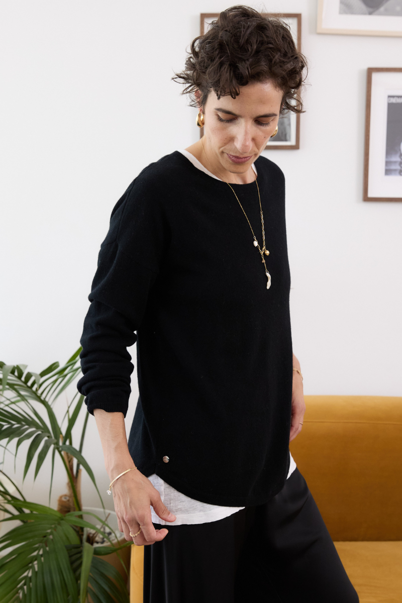 Cashmere Black Crew Jumper - Cara Cashmere
