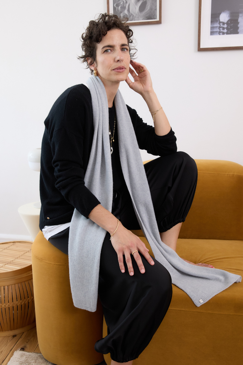 Cashmere Black Crew Jumper - Cara Cashmere