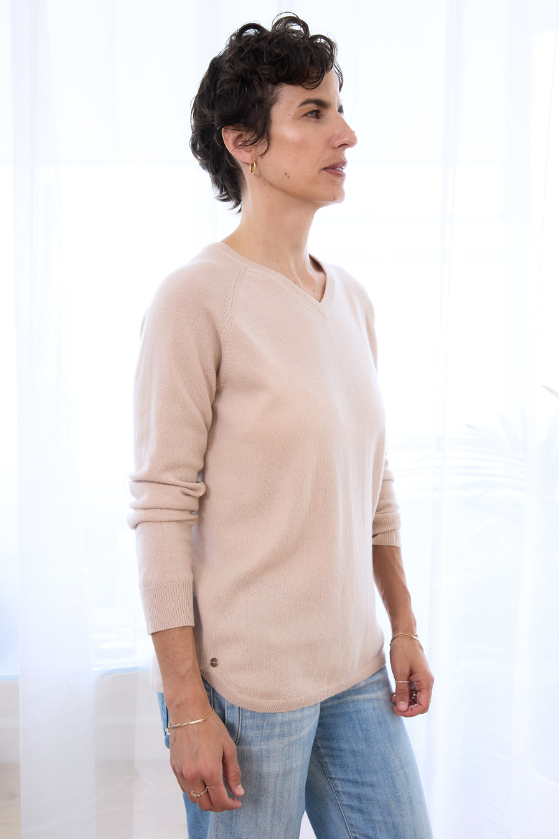 Cashmere Champagne V Neck Jumper - Cara Cashmere