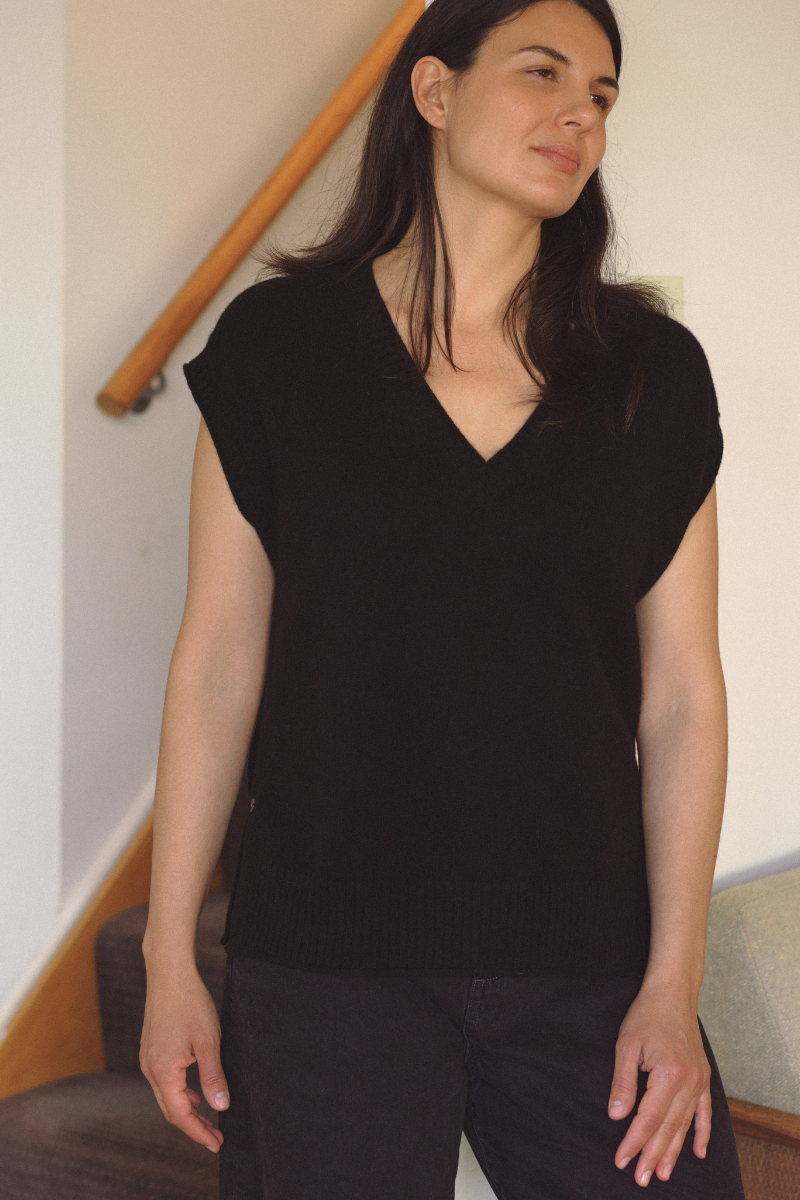 Cashmere Eclipse Black V Neck Tank - Cara Cashmere