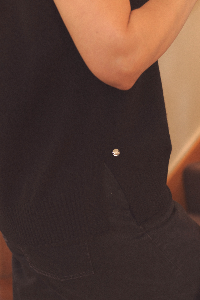 Cashmere Eclipse Black V Neck Tank - Cara Cashmere