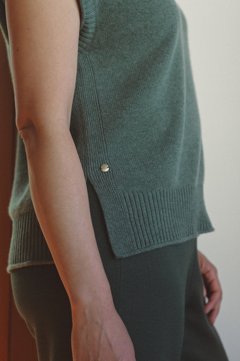 Eucalypt Eclipse V Neck Tank - Cara Cashmere