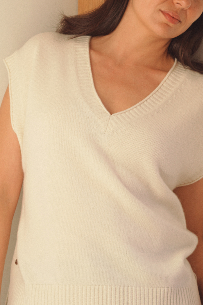 Cashmere Eclipse Ivory V Neck Tank - Cara Cashmere